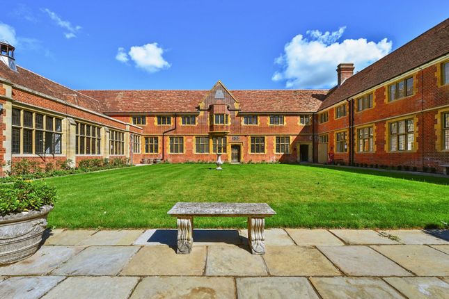 High Street, Wye, Ashford, Kent 2 bed flat for sale