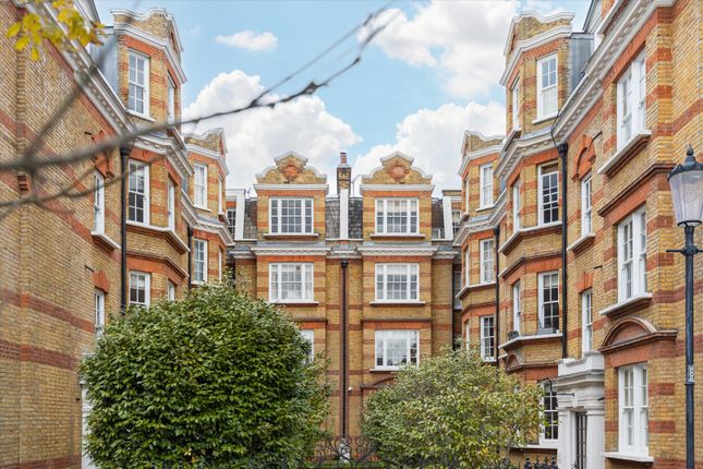 Pitt Street, London, W8 2 bed flat for sale