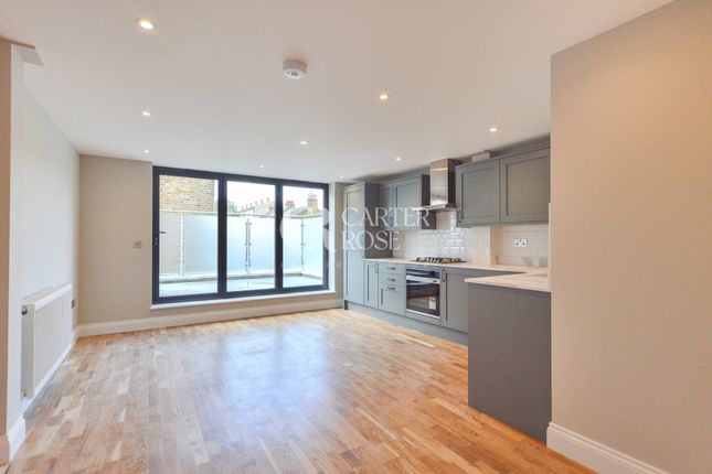 6 bedroom end of terrace house for sale