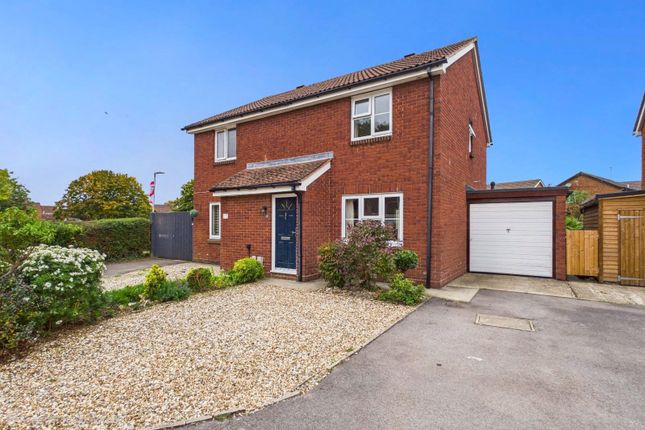 Blackdown Way, Thatcham, Berkshire, RG19 3 bed semi