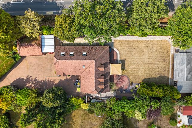Hillside, Reading RG7 6 bed detached house for sale