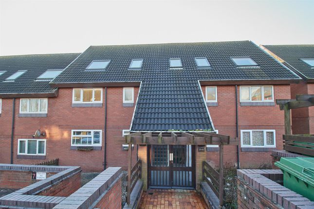 Clifton Court, Hinckley 1 bed flat for sale