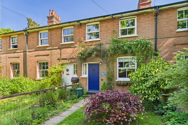 Station Cottages, Basingstoke, RG25 3 bed cottage for sale