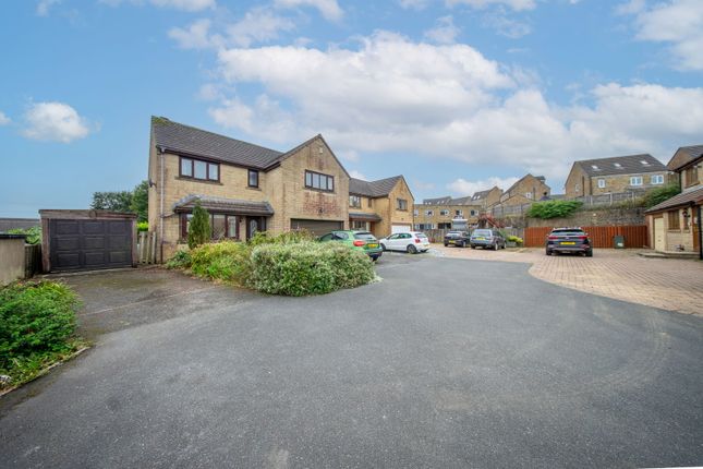 Valley Fold, Bradford BD13 4 bed detached house for sale