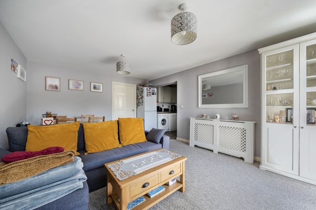 Little London Close, Uxbridge 2 bed apartment for sale