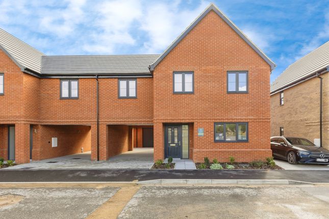 4 bed link detached house