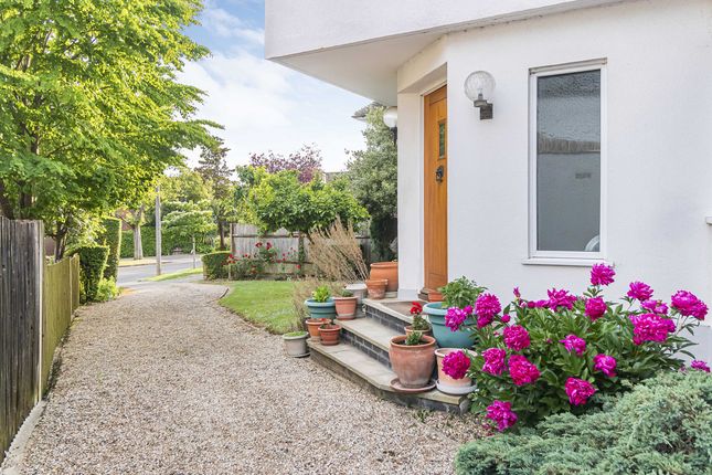Holland Close, Stanmore, HA7 5 bed detached house for sale