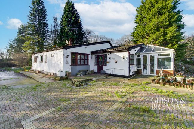 Arterial Road, Rayleigh, SS6 3 bed bungalow for sale