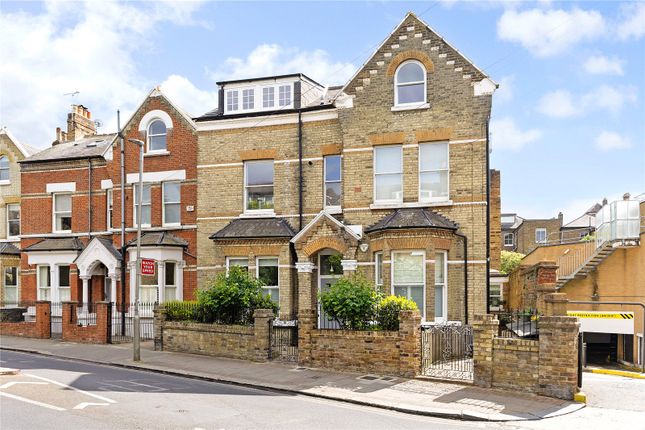 Werter Road, Putney, London, SW15 3 bed apartment for sale