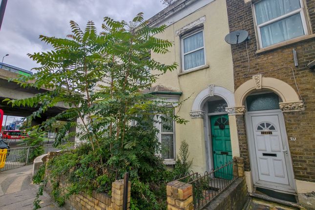 Woolwich Road, London, SE10 3 bed end of terrace house for sale