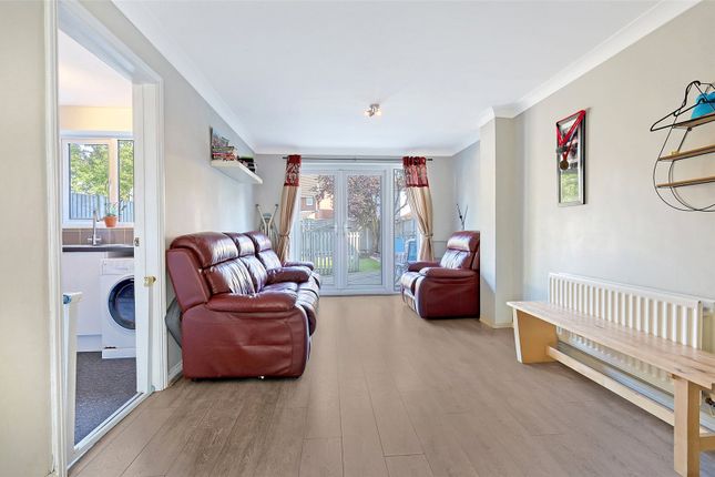 Oakley Avenue, Rayleigh, Essex, SS6 3 bed semi