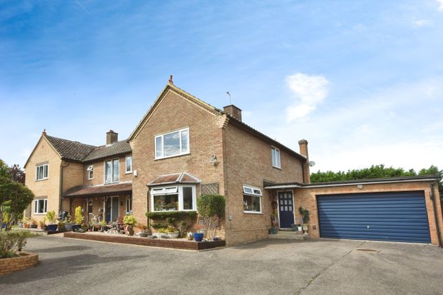 6 bedroom detached house for sale