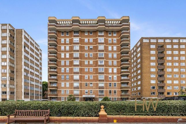 Grand Avenue, Hove, BN3 2NG 3 bed apartment for sale