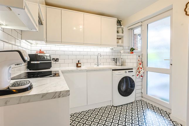 Marina Avenue, Rayleigh SS6 1 bed flat for sale
