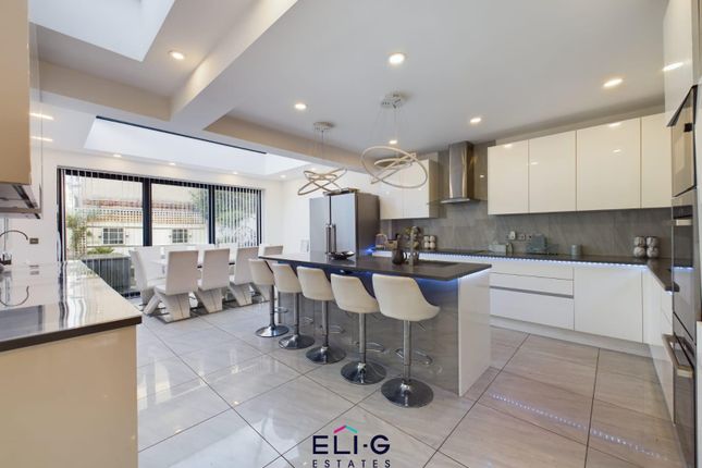 Bell Lane, NW4 6 bed terraced house for sale