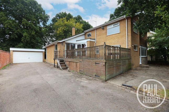 Gunton Avenue, Gunton, Suffolk, NR32 4 bed detached house for sale