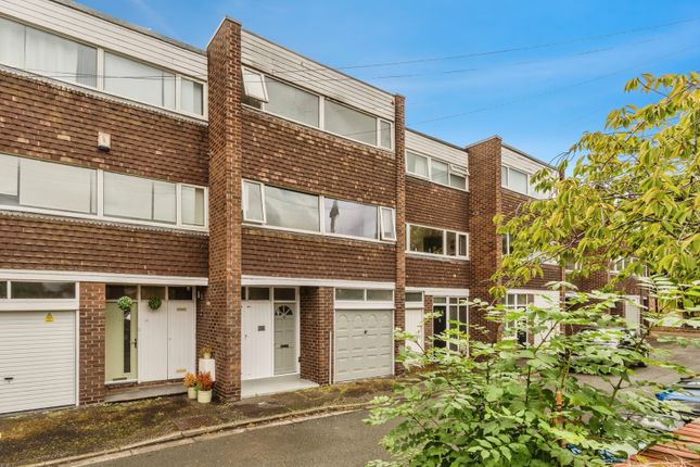 3 bedroom town house for sale
