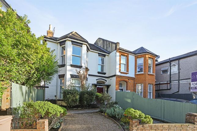 Minster Road, London NW2 3 bed flat for sale