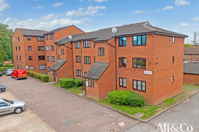 Flat, Bevile House, Grays 2 bed apartment for sale
