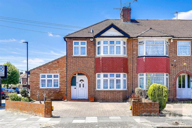 Lynmouth Avenue, Enfield 3 bed end of terrace house for sale