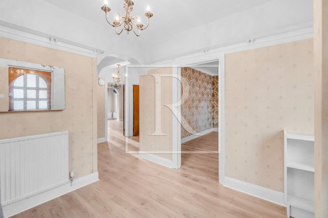 4 bed detached house