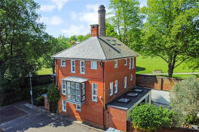 Alison Way, Winchester, Hampshire, SO22 6 bed detached house for sale