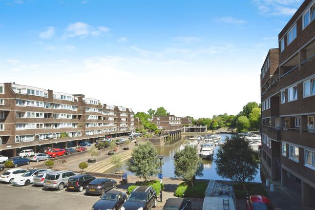 Justin Close, Brentford 1 bed flat for sale