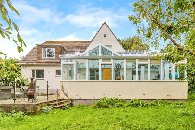 5 bed detached house