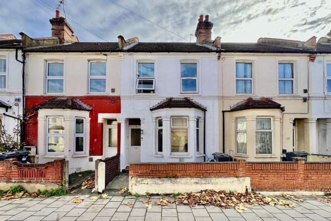 15 Cecil Road, Hounslow TW3 2 bed maisonette for sale
