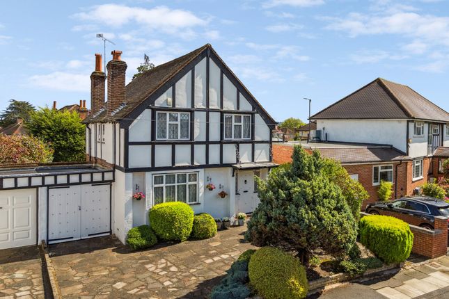 Rochester Drive, Pinner HA5 4 bed link detached house for sale