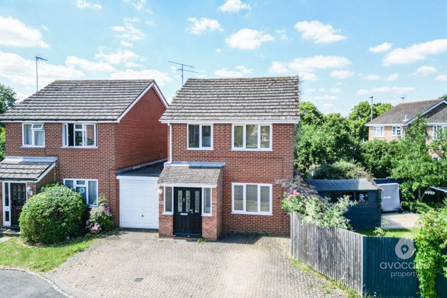 3 bed link detached house