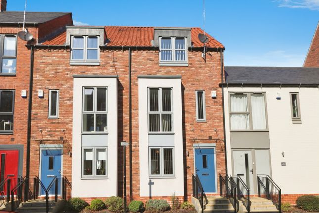 Blanket Row, Hull, HU1 1AX 3 bed townhouse for sale
