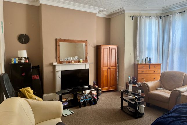 5 bedroom end of terrace house for sale