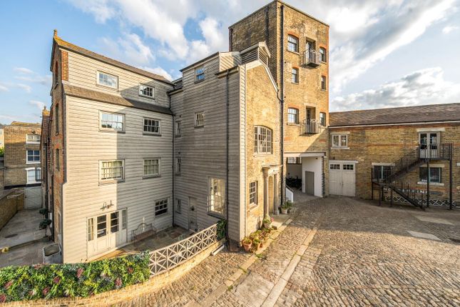 The Terrace, Rochester ME1 2 bed apartment for sale