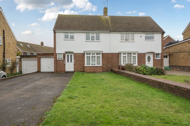 Maple Close, Larkfield, Aylesford 3 bed semi