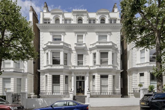 Holland Park, London, W11 3 bed apartment for sale
