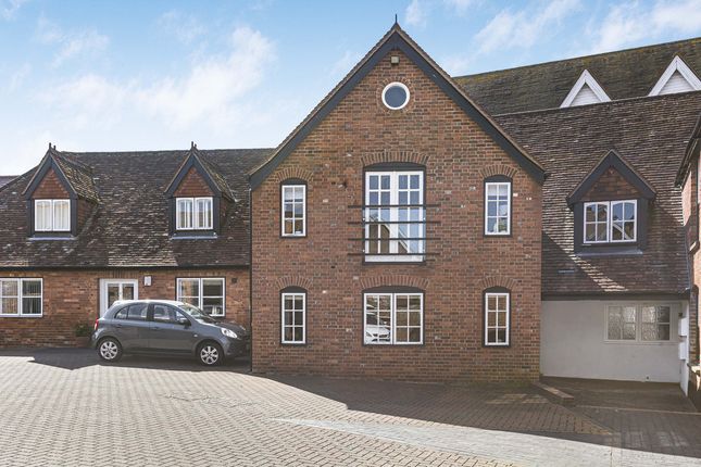 16 Church Street, Wantage, OX12 2 bed apartment for sale