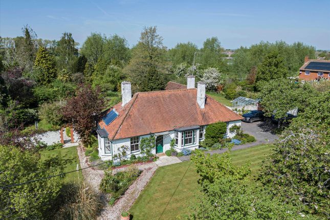 Grove Bridge, Wantage, Oxfordshire, OX12 4 bed detached house for sale