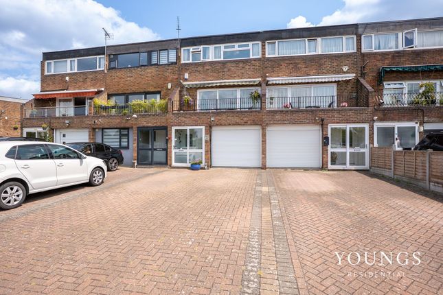 Gun Hill Place, Basildon, SS16 4 bed terraced house for sale