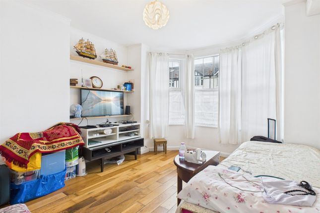 Robinson Road, Colliers Wood, SW17 1 bed flat for sale