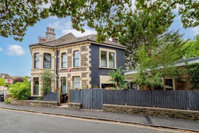 5 bedroom semi-detached house for sale