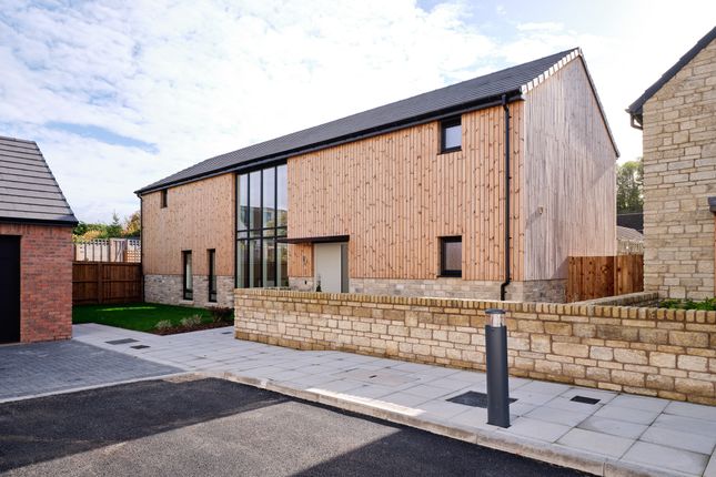 4 bed detached house