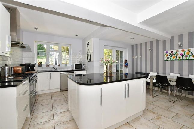 5 bed detached house