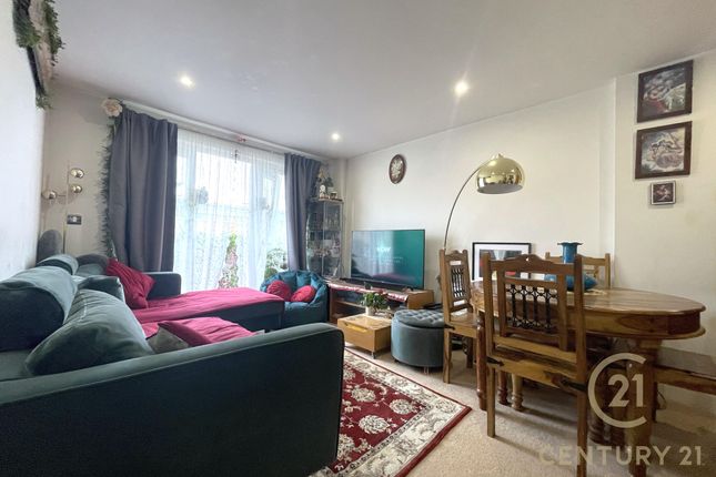 Seven Kings Way, KINGSTON UPON THAMES... 2 bed flat for sale