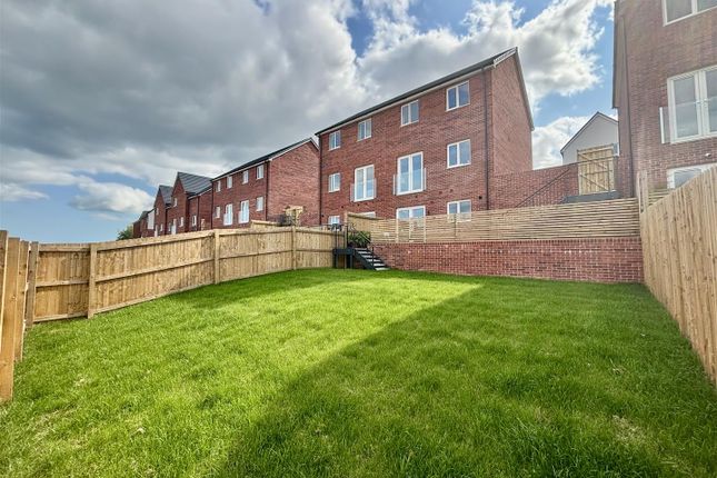 4 bed semi-detached house