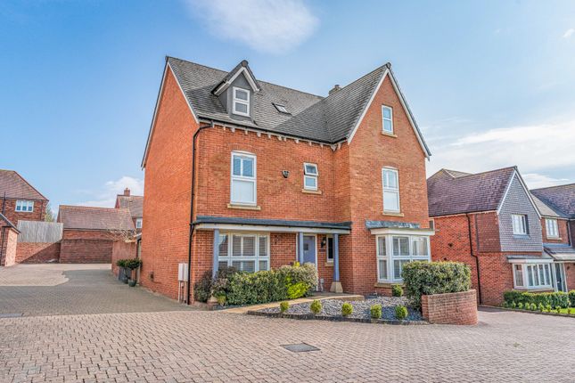 5 bedroom detached house for sale