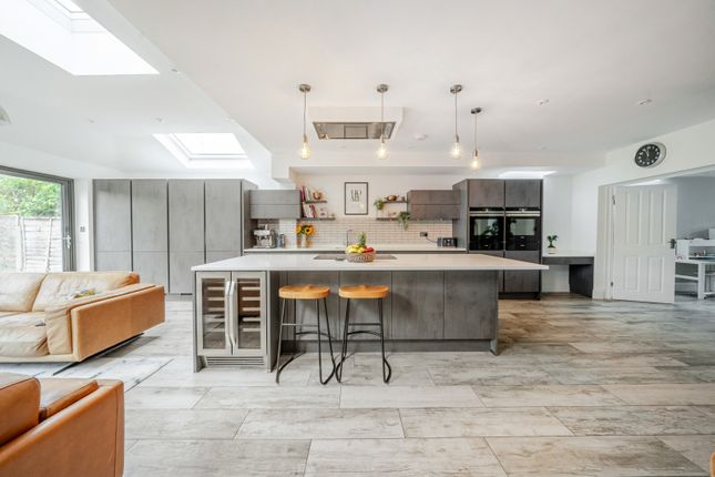 Atbara Road, Teddington, TW11 4 bed detached house for sale
