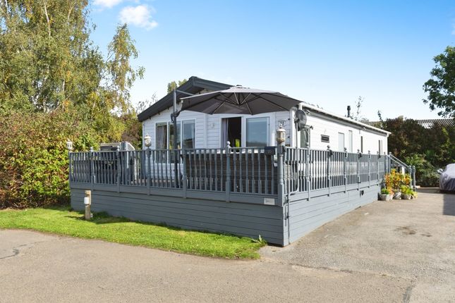 2 bedroom lodge for sale