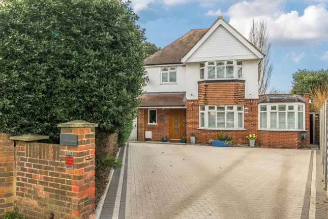 Lindsay Drive, Shepperton, TW17 5 bed detached house for sale