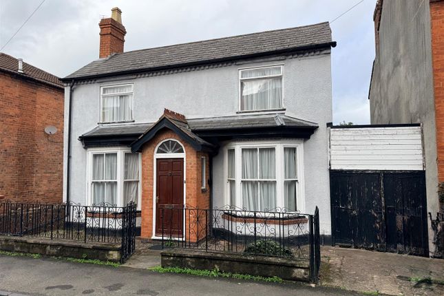 Western Road, Stourbridge, DY8 3XU 2 bed link detached house for sale